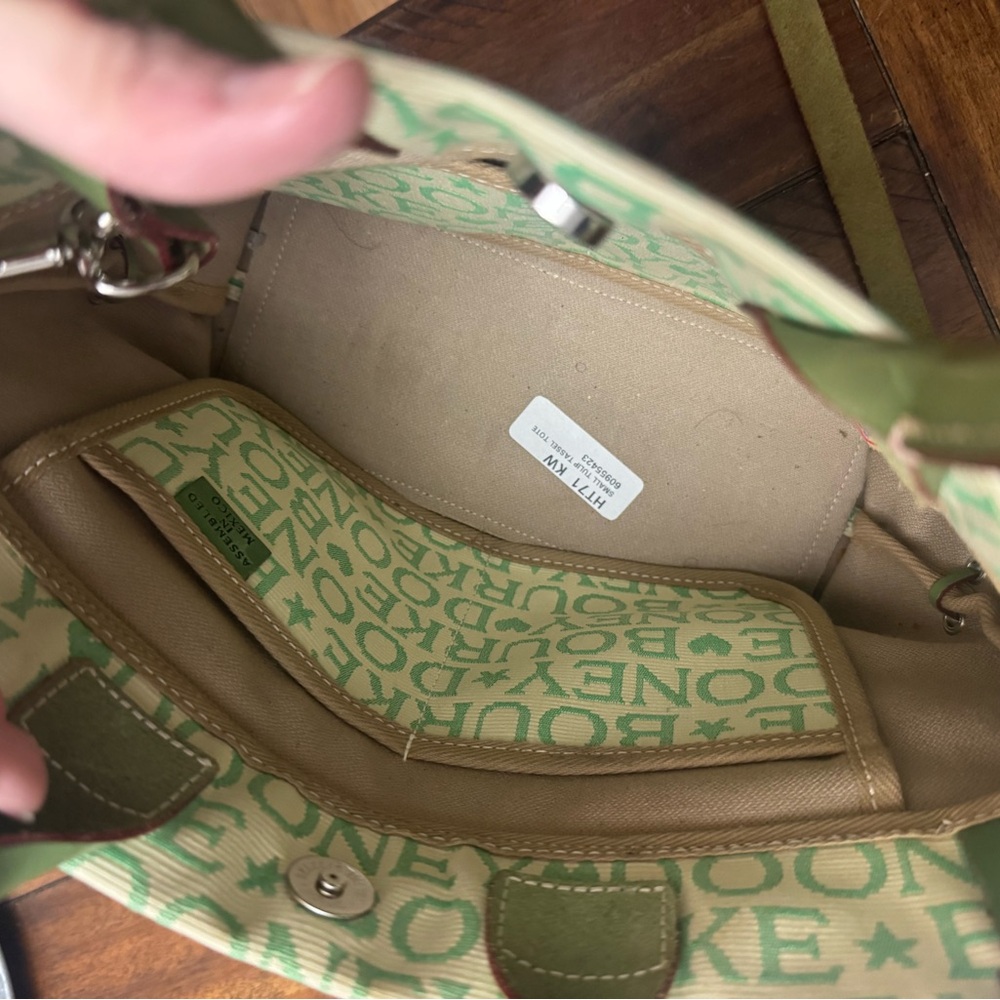 Dooney & Bourke Vintage Signature Heart & Stars Green and Cream Shoulder Bag - Picture 5 of 7